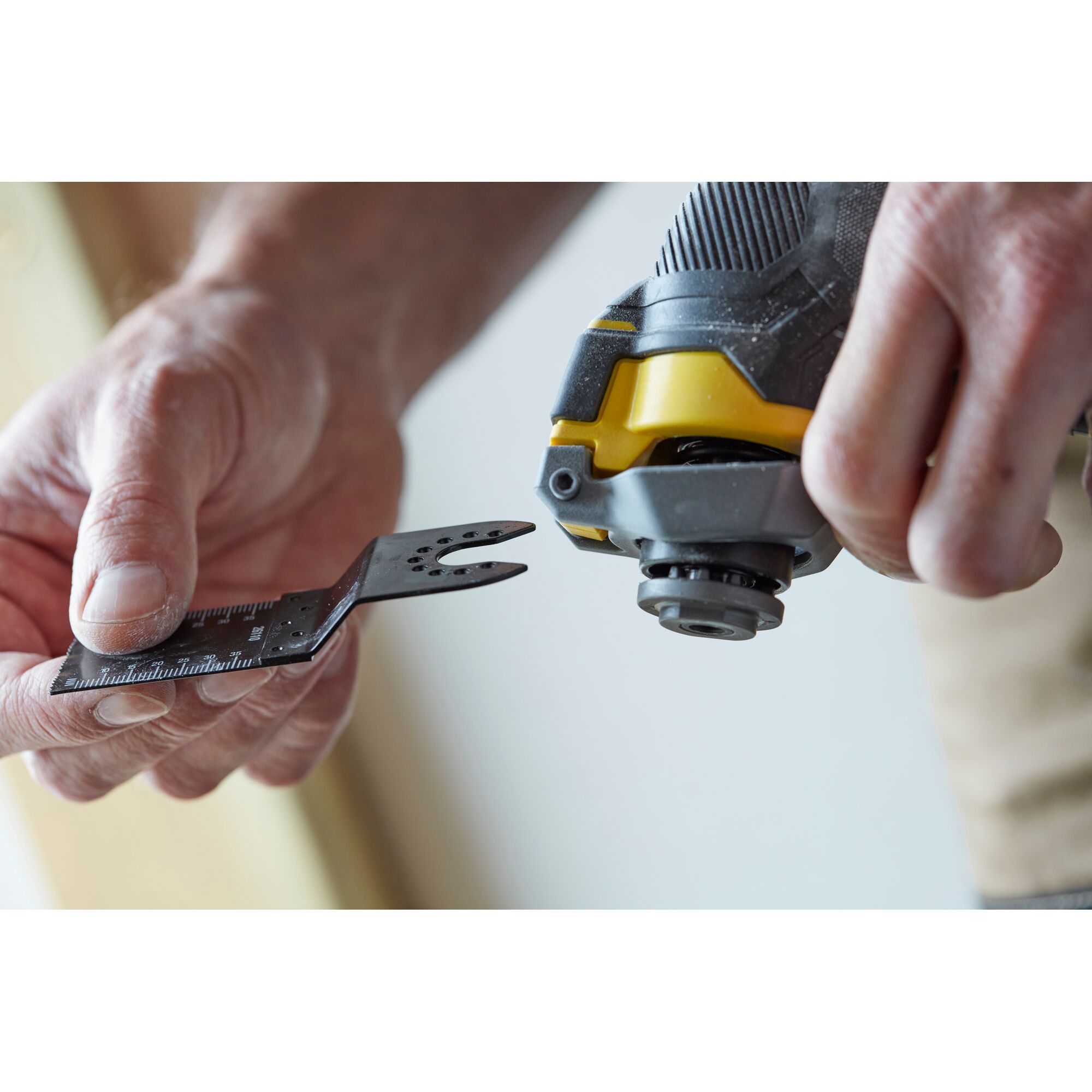 20V OSCILLATING CUTTING TOOL