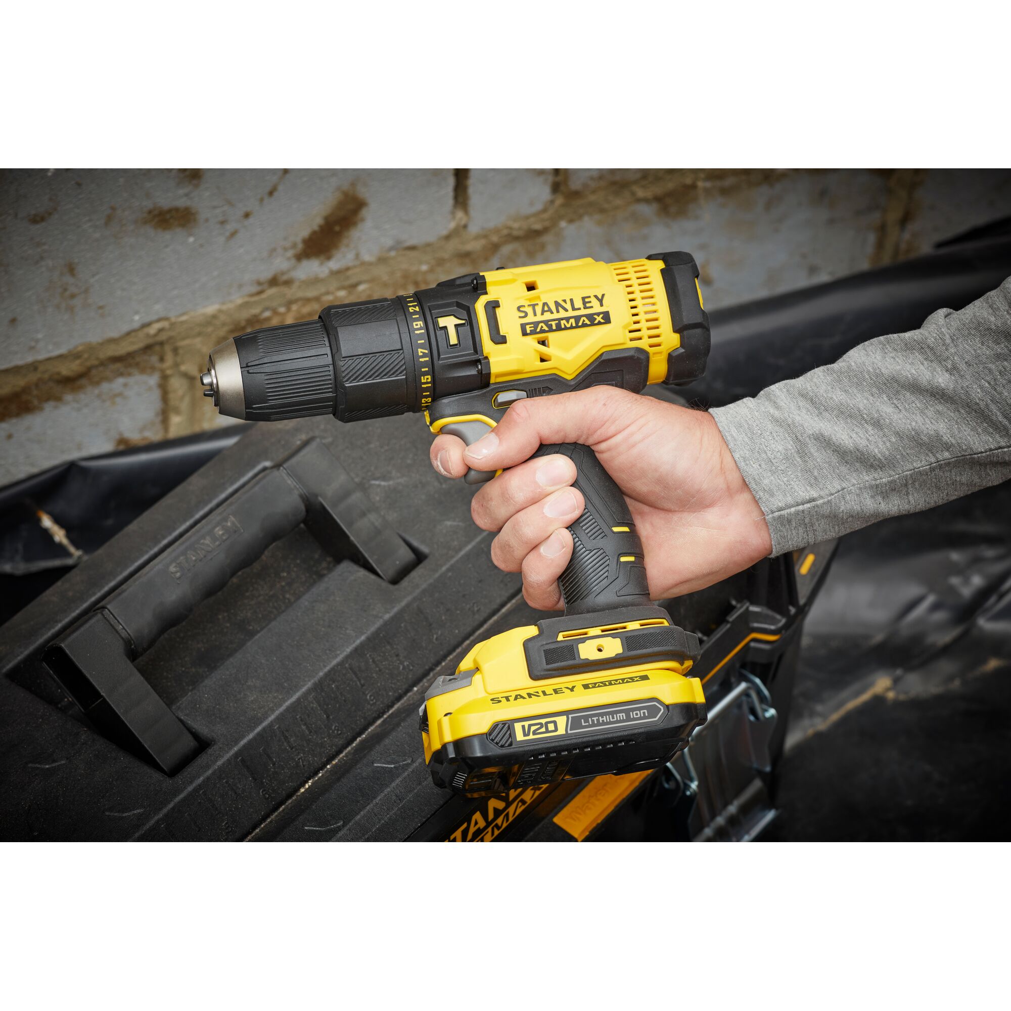 KIT 20V HAMMER DRILL 119ACC TOOLBOX 19"