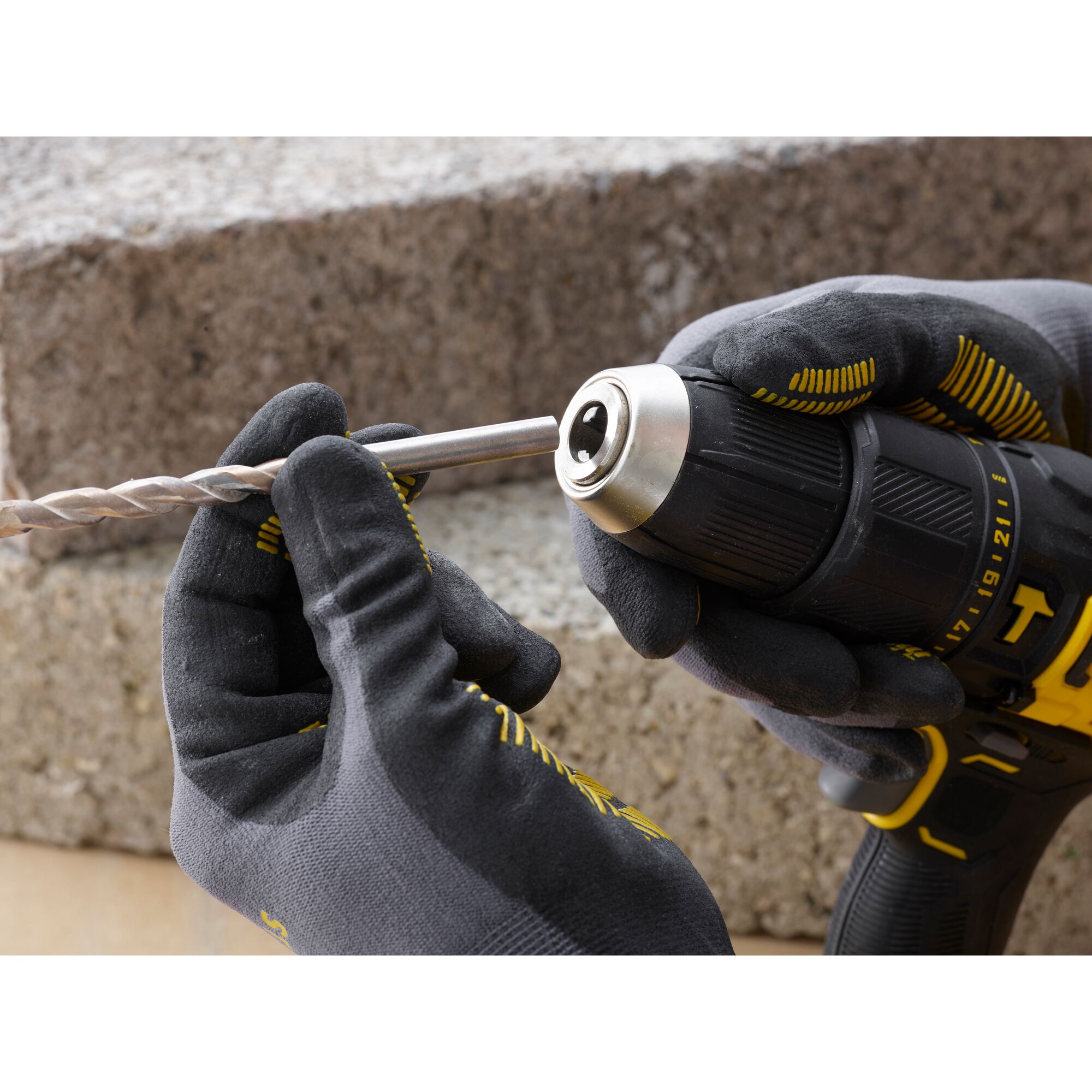 KIT 20V HAMMER DRILL 119ACC TOOLBOX 19"