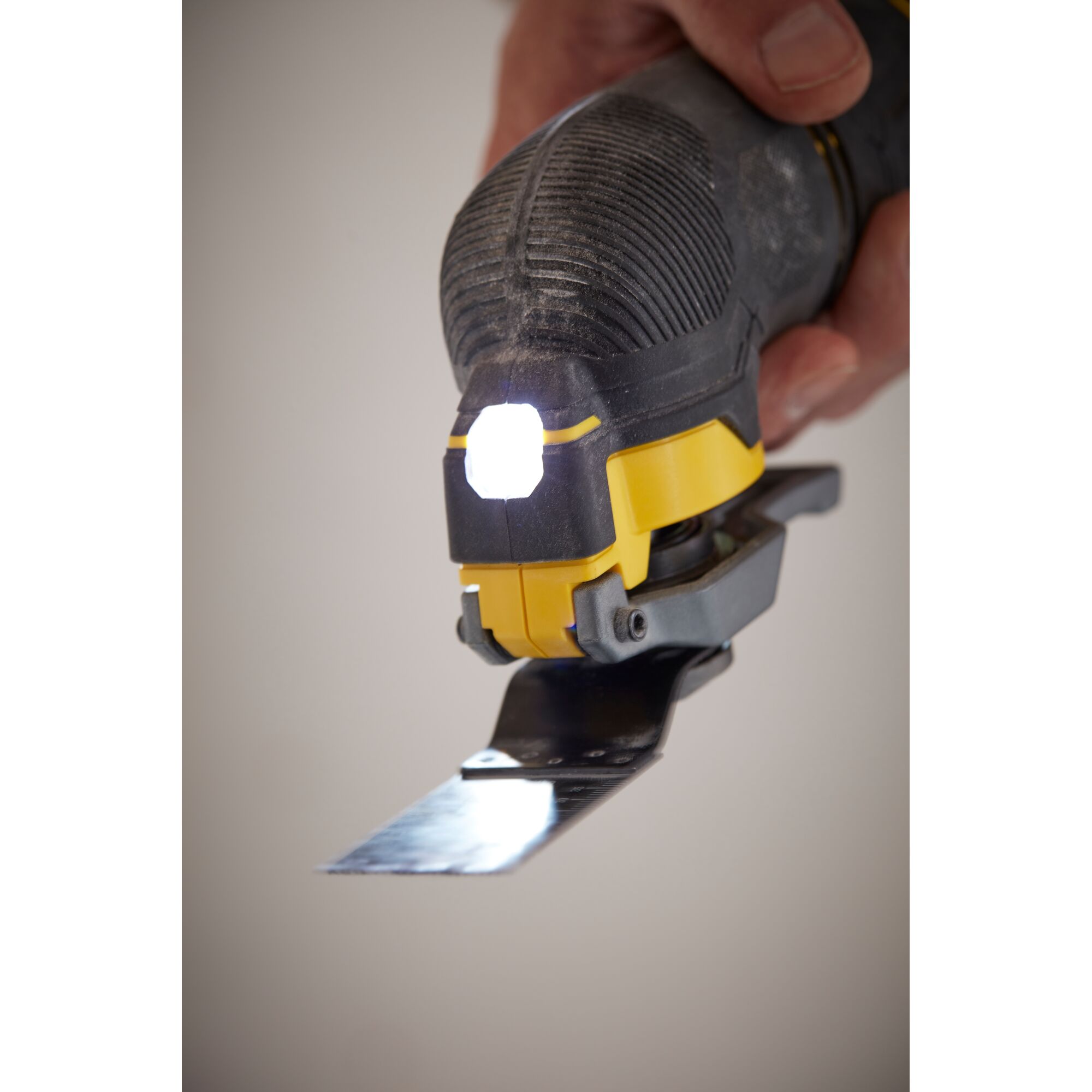 20V OSCILLATING CUTTING TOOL